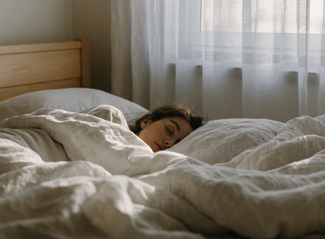 Chambre paisible au petit matin, sommeil serein